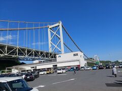 行きは山口まで中国道で。最高のお天気の中、西日本の山の田舎風景を存分に楽しみ、忘れられないドライブになった。

下関の壇ノ浦PAにて休憩。関門橋を眺める