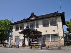 　岩峅寺駅舎
