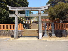 次は御崎神社です。壮麗な造りの社殿の神社です。