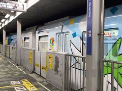 出発したのも束の間、赤嶺駅で降りて徒歩数分。