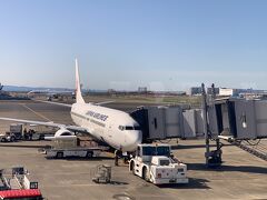 JAL231便で、8:15に羽田空港発。久しぶりの空港はテンションがあがります。
岡山空港からは、バスで市内に移動し、まだ時間が早かったのでホテルに荷物を預けて観光です。