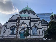 続いてニコライ堂が迎えてくれます。東京復活聖堂が本来の名称です。
1891年に竣工した歴史ある建物です。
名前は知っていましたが、訪れるのはやはり初めて。
お茶の水界隈は結構縁があったのですが、聖橋方面は降り立つのは初めて。
初めてばかりの界隈です。
生憎、非公開でしたが、改めてゆっくり訪れます。