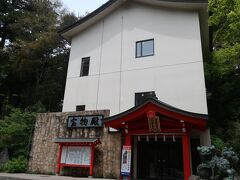 そこそこの規模の神社にはどこの神社にもありがちな宝物殿