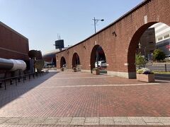 大和ミュージアムにきました。

大和ミュージアム駐車場からエントランスの間は煉瓦が敷き詰められてレンガパークという愛称で親しまれています。

