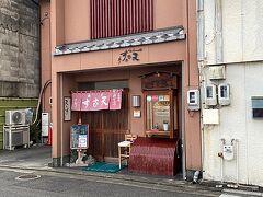 　津観音の近くに天むすの専門店があった。天むすは名古屋めしの１つとして知られるが、発祥は三重県津市の千寿という店なのだという。まさにこの店だ。食事の時間としてはやや中途半端ではあるが、このチャンスを逃すわけにはいかない。