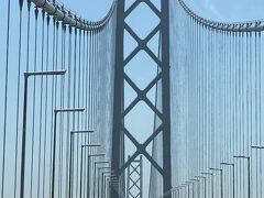 いよいよ本州から四国へ。明石海峡大橋！迫力抜群の大きさでした。