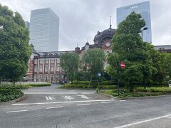 東京駅丸の内南口を出て