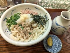 私は流石にまだお腹がいっぱいだったので、うどん単品で。ぶっかけ（600円）にしました。ただし、大盛り（笑）大盛無料なんです。家族が「オレ食べるから大盛りね」とのことで。