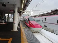 田沢湖駅
盛岡から３２分の乗車で到着です。