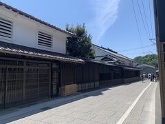 ちなみに、yubuneにはリーズナブルな宿泊施設もあります。また、yubuneの向かい側の旧堀内邸は、AzumiSetodaというアマングループ創始者が手がけた高級旅館になっています。なんとも敷居（垣根？）が高くて、瀬戸田らしくないですね笑

これらの宿泊施設のほか、瀬戸田港そばには、昔からの住之江旅館やつつい旅館もあります。
ぜひ泊まって、綺麗な海を眺めて、のんびりと島時間を満喫してみてください。