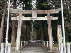 バス停の終点にもなっている田村神社。