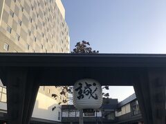 今日の宿です。コンビニもあり、温泉もあり、朝市に行くにも、バスに乗るにも便利な函館駅前だし満足でした。函館ではレンタカーは使わず、１日バス乗車券を購入し、バス乗りまくりました。