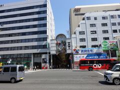 南森町駅で降りて、天神橋筋商店街へ。