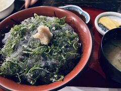 楽しみにしていた晩御飯！
海鮮で名高いダイマル大谷会館さんで生しらす丼を頂きます！
地元寿都産の生しらす。北海道で味わえるのは寿都だけです！(当方調べ)
うまい！なぜか毎年この時期時化たりして巡り合えず、念願の地元産を初めて食べられた！