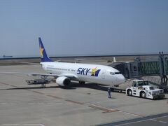 9:05羽田発スカイマークで神戸空港に向かいますよ。

スカイマークに乗るの初めてでドキドキ。
機内サービスでポケモンコラボのキットカットが配られます。
