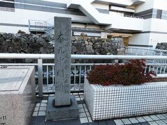 前回訪問できていなかった、城の南側にある三原城の遺構。ここは本丸中門跡。