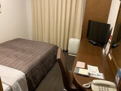 到着がちょうど3時頃だったためすぐにチェックイン。
本日のお宿はホテルルートイン札幌駅前北口。駅のすぐ近くでめちゃ便利。
駅前と謳って15分くらい歩くようなホテルもあるのでここは助かりました。