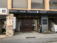 NEW NAGANO NeXTホテル。ここで2泊します。
ドアを入った左側に無料ロッカーがいくつかあるのですが、全て使用中。この日は宿泊者が多いからと、フロントで荷物を預かってくれました。

身軽になったので、いざ観光へ。
