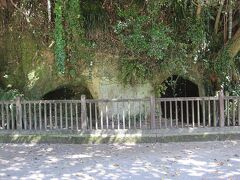 城山展望台まで山を登っていきます。

途中に西郷隆盛洞窟があって、観光しながら一休みしました。
西郷が最後の五日間を過ごしたのがこの洞窟と伝えられています。