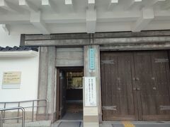 ホテルに車を置いて歩いて富山市郷土博物館へ。
富山市の郷土の歴史・文化を紹介する博物館です。
入館料210円

じっくり見たいところですが、次があるのでサクッと見学。
