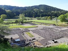 既に居城は残っていませんが、跡地が庭園として整備されています。

一乗谷はもっと山の中の細い場所のイメージがあったのですが、違いましたね。
静かで雰囲気の良い場所でした。