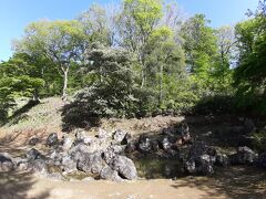 湯殿跡庭園。

一乗谷で最も古い庭園で、大きな回遊式庭園だった跡がしのばれます。