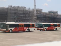 阿蘇くまもと空港には少し早く到着。
空港は改修工事中で2023年にリニューアルオープンです。
バスで到着口へ。
