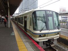 関西圏ではよく見る電車（何系とか知らないのでごまかす）。