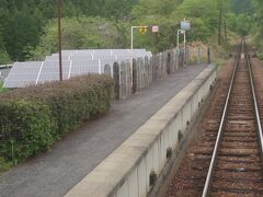 飯沼駅。開業(1991年)から1996年までは普通鉄道としては日本で最も勾配が急な場所にある駅でした。本来は駅設置が認められていない33パーミルの勾配があるそうです。
ちなみに現在の日本一急こう配にある駅は京阪電気鉄道京津線の大谷駅で、40パーミルあるそうです。