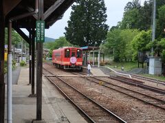 本日の目的地、岩村駅に到着です。
本当は明智駅に行く予定だったのですが、昼頃から雨になるという天気予報だったので、急遽明日の予定と入れ替えました。