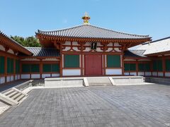 法隆寺大宝蔵院。

飛鳥時代より法隆寺に伝わる様々な宝物を安置しています。