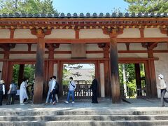 バスで奈良市方面に戻り、唐招提寺で降りました。
お隣の薬師寺とまとめて見学します。

奈良の中では、この２つのお寺が大好きです。