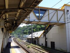 函南駅に着きました。
休養モードだからタクシーに乗るぞ！と意を決して臨んだのに、駅にはタクシーの影も無く、チーンと音が聞こえるようでした。