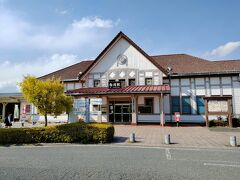 小峰城のすぐ脇にあるＪＲ白河駅
こちらの駅舎は大正10年に建設された歴史的建造物
ダイハツムーブのＣＭにも登場していましたね。