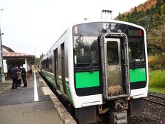 会津柳津駅で下車。
ここで降りて見学し、下り列車に乗って会津宮下へ帰るのが、ベストだという判断だ。
あまり向こうまで行きすぎると、戻る列車をうまく拾えず、宿に着く時間が遅くなりすぎるから。