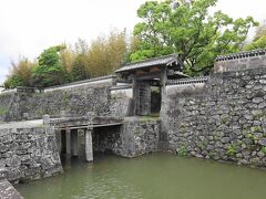 福江城は、一万二千六百石、五島藩主の居城。
第30代藩主盛成公の時、黒船の来航に備えて造られました。