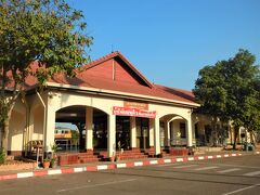 タイへはビエンチャン郊外の【タナレーン駅】より列車に乗ってノーンカーイを目指した。この間の国際列車は、１日に１or２往復しかない。