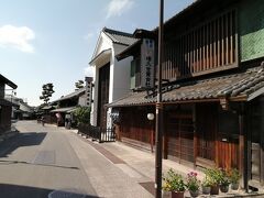 江戸時代から残る絞り商の町屋も何軒か残っている。
とても落ち着いた雰囲気のいい通りです。