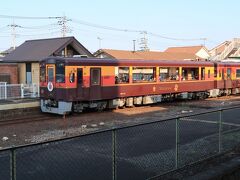 相老駅はわたらせ渓谷鉄道のホームと横並び。待っているとトロッコ列車がここですれ違い。今日は天気も良く楽しかっただろうなあ。