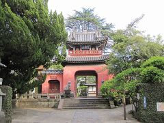 ここが崇福寺です。

第一峰門と大雄宝殿は国宝に指定され、その他にも国指定重要文化財5、県指定有形文化財4、市指定有形文化財10をもつ文化財の宝庫です。