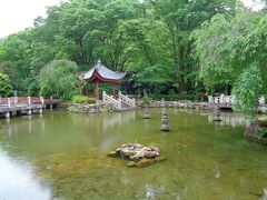 岐阜公園にある日中友好庭園を通り抜け、