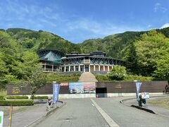 獅子吼高原にも寄ってみました。
白山ひめ神社のすぐ近くなのに、ナビが林道を案内し、しばらく迷いましたが、戻ってなんとか到着。