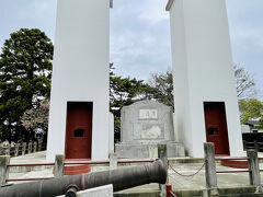 こちらが表側

我が町の韮山反射炉とほぼ同時期に築造を開始
韮山は代官である江川英敏、那珂湊は水戸藩が築造を進めた。

https://www.ibarakiguide.jp/db-kanko/id-0800000000134.html