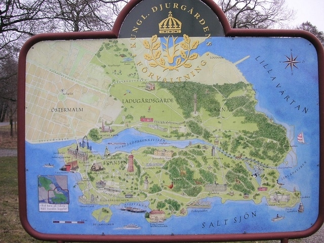 降りたところにあった看板。<br />これだとどっちに行くのかわかるような、わからないような…。