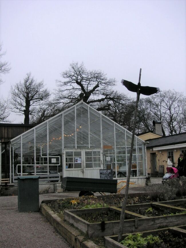 お、ヒトがいそう…、と近づいて行ったらそこがカフェでした！<br />やった！来れた。<br />今、グーグルマップで見ると、バス停からはたいして距離はないんですけど、周りに誰もいないし、なんだかとっても歩いた気分でした。ははは