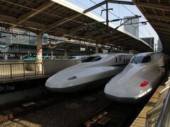新幹線に乗って東京へ。
18切符の大好きな私が東海道新幹線に乗るのは久しぶり。