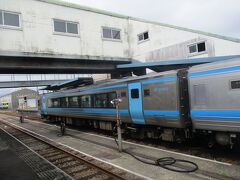 １３１８．JR四国の車体。JRが乗り入れた土佐くろしお中村駅。