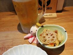 夕食兼飲みです。ビールと付出しから。