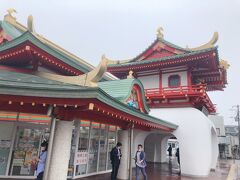 片瀬江ノ島駅到着
まだ小雨が降ってます