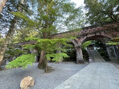 琵琶湖疏水は南禅寺の中も流れています